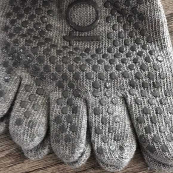 Tavi Noir & toesox Grippy Socks - Picture 4 of 4